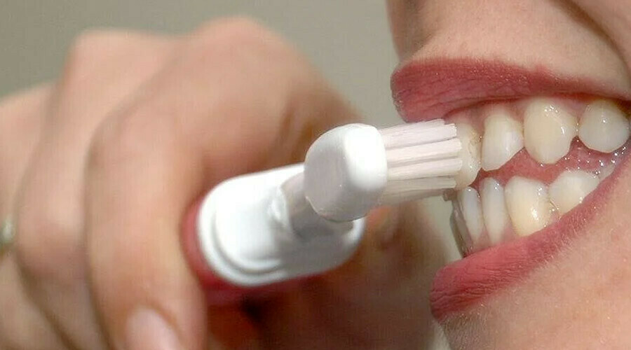 Diş sararması çözümsüz değil! Bu besinler dişler için ağartıcı görevi görüyor Diş sararması çözümsüz değil! Bu besinler dişler için ağartıcı görevi görüyor