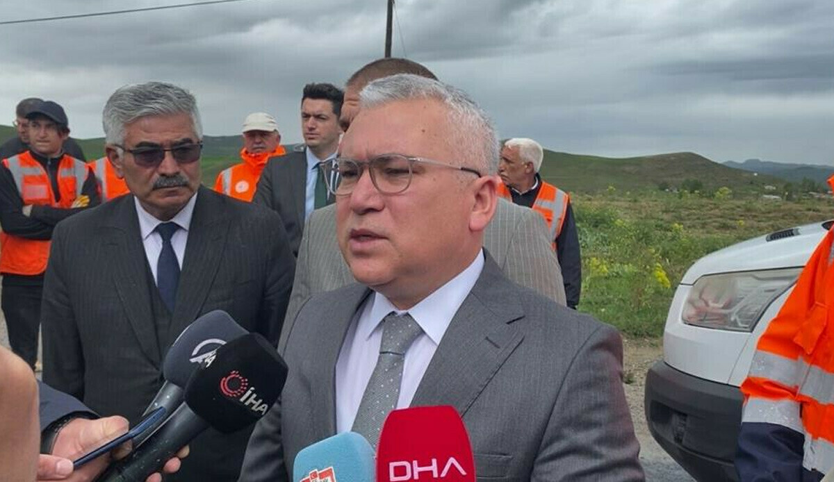 Sivas'ta katliam gibi kaza! Tır ile yolcu minibüsü çarpıştı: 4 ölü, 3 yaralı