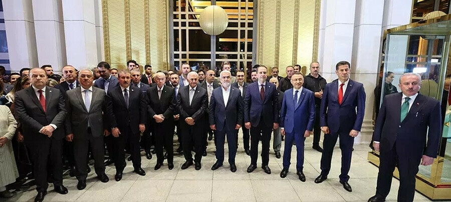 Cumhurbaşkanı Erdoğan'dan balkon konuşmasında 'bütünleşme' mesajı! Faiz ve enflasyon vurgusu dikkat çekti