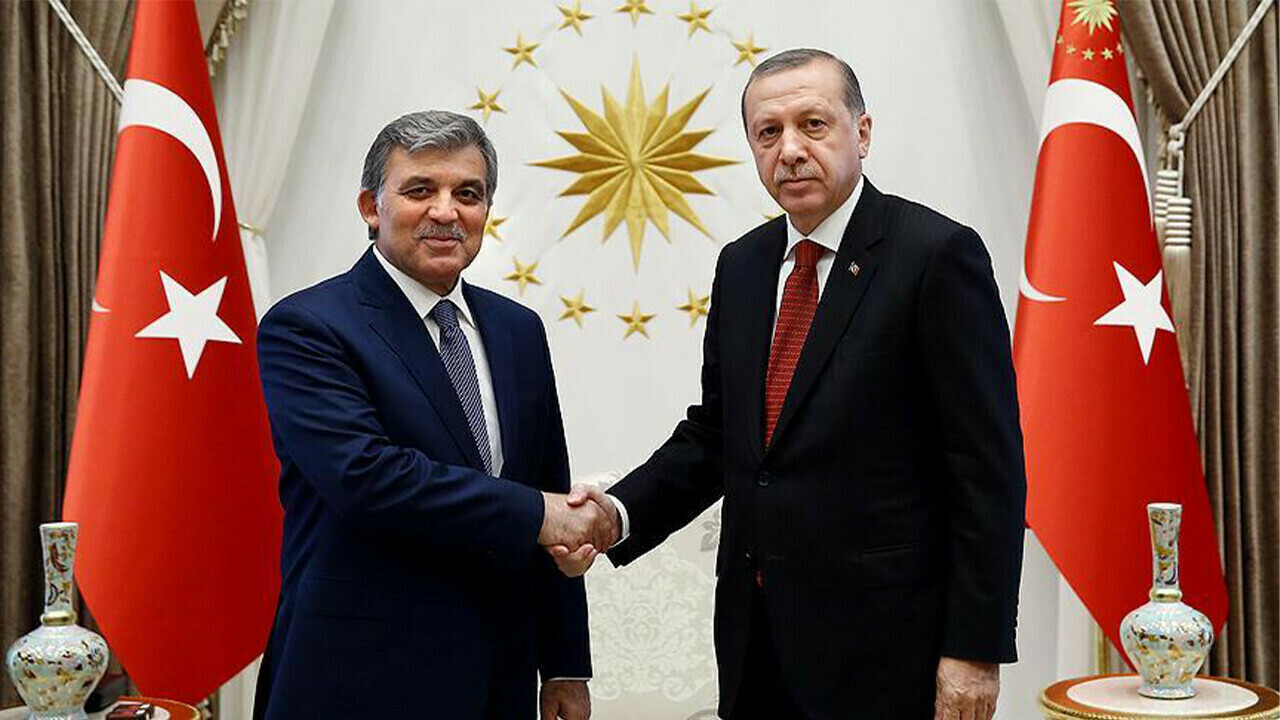 Abdullah Gül, Cumhurbaşkanı Erdoğan&#039;ı aradı, zaferini kutladı