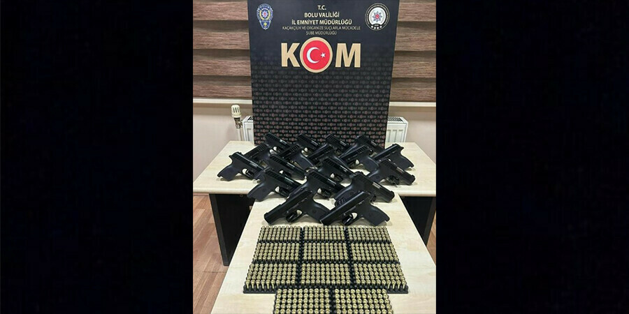 Cephanelik gibi otobüse operasyon: 3 kardeşe gözaltı Cephanelik gibi otobüse operasyon: 3 kardeşe gözaltı