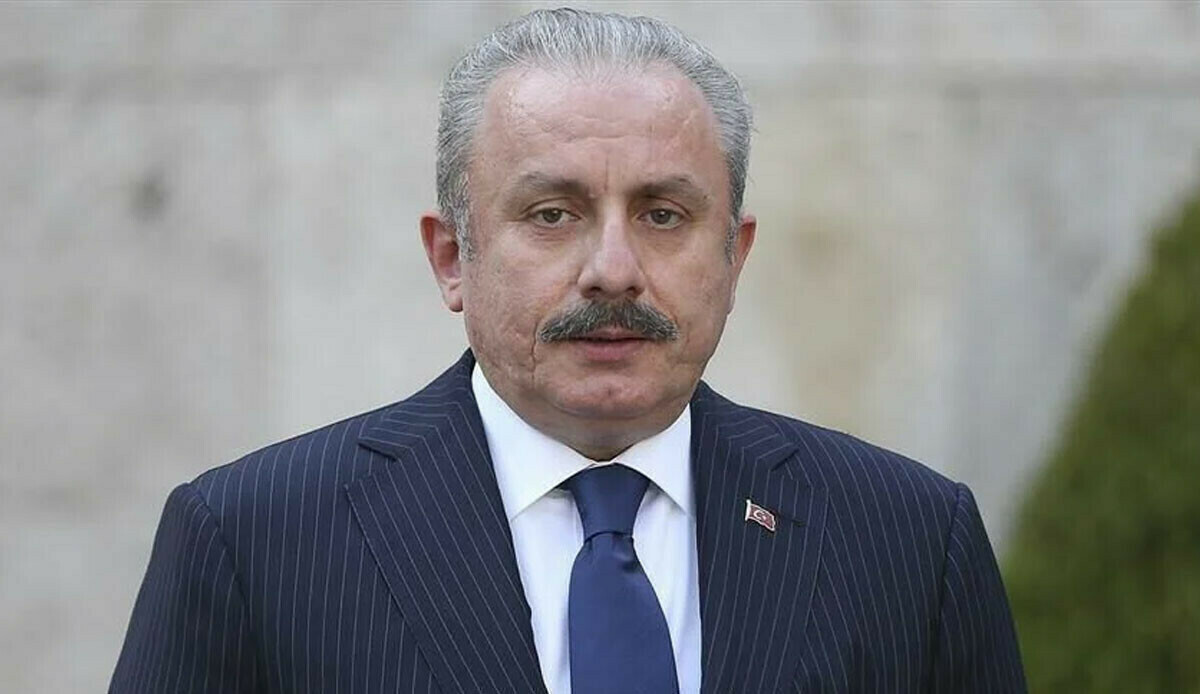 TBMM Başkanı Şentop İstanbul'un fethinin 570. yılını kutladı TBMM Başkanı Şentop İstanbul'un fethinin 570. yılını kutladı