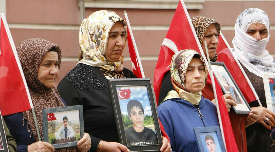 Evlat nöbeti tutan ailelerden Erdoğan'a tebrik: Cumhurbaşkanı seçilmesi biz annelerin zaferi oldu