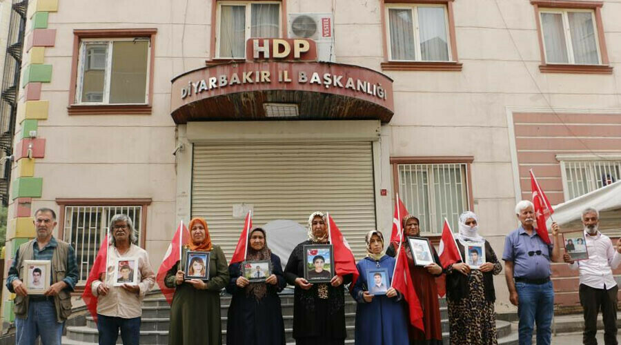 Evlat nöbeti tutan ailelerden Erdoğan'a tebrik: Cumhurbaşkanı seçilmesi biz annelerin zaferi oldu