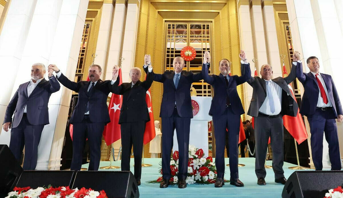 Türk dünyasının gözü 2. turdaydı... Seçim anbean takip edildi Türk dünyasının gözü 2. turdaydı... Seçim anbean takip edildi