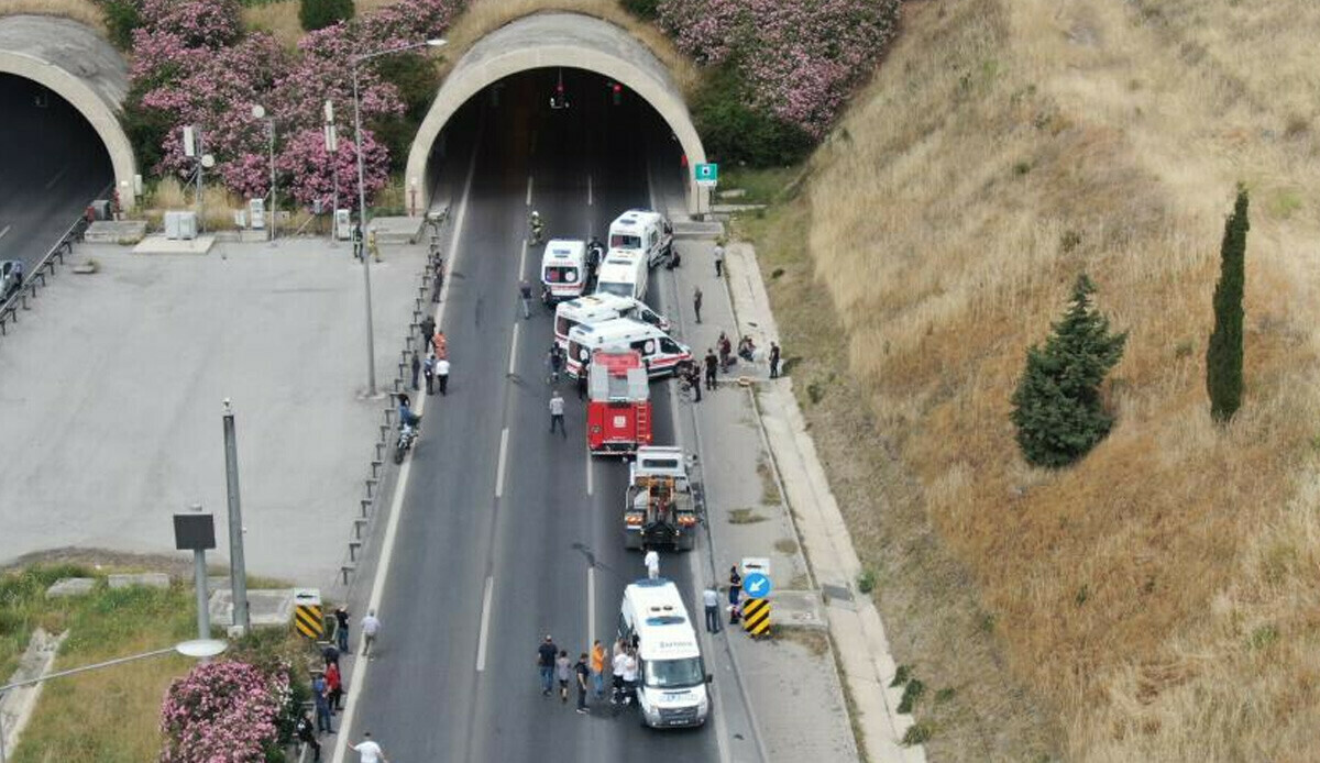 İzmir'de Bayraklı Tünelleri'nde korku dolu dakikalar! Yangın çıktı,17 kişi etkilendi İzmir'de Bayraklı Tünelleri'nde korku dolu dakikalar! Yangın çıktı,17 kişi etkilendi