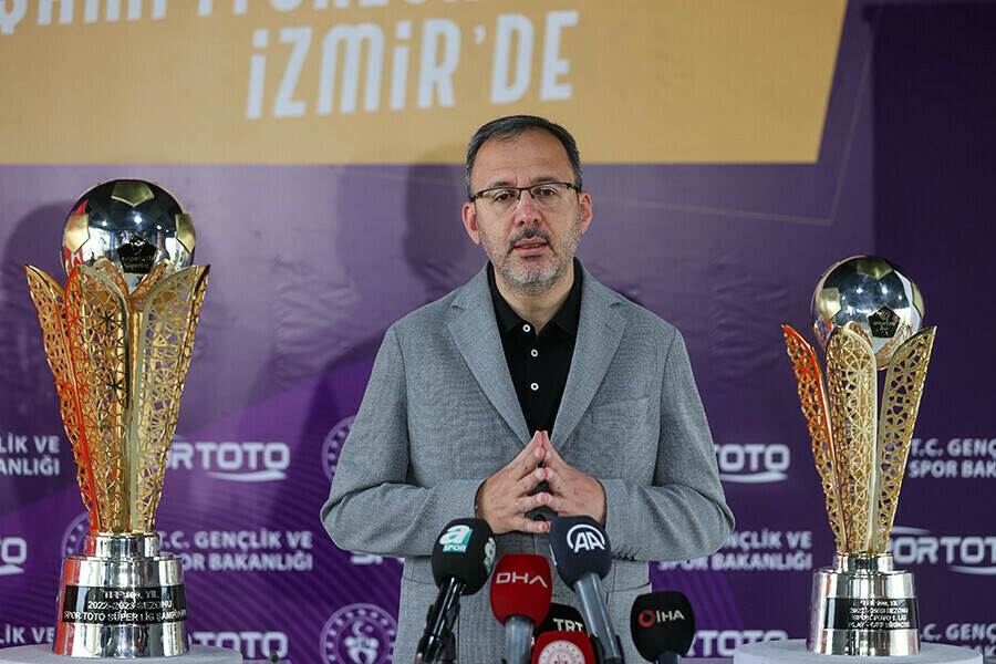 Siyasiler, Galatasaray'ın şampiyonluğunu kutladı