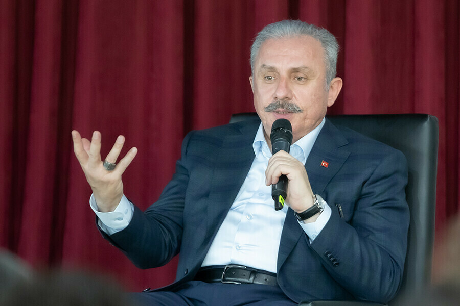 Siyasiler, Galatasaray'ın şampiyonluğunu kutladı