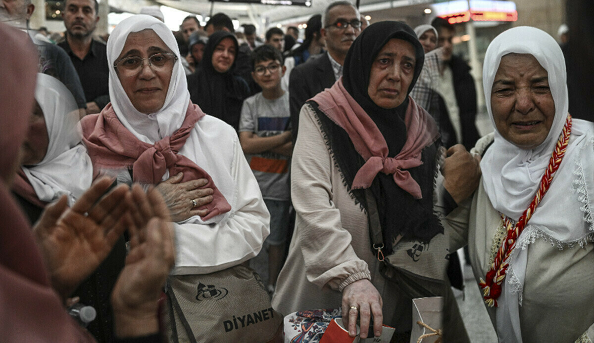 Dualar, gözyaşları, sevinç... Hacı adaylarının kutsal topraklara yolculuğu başladı!