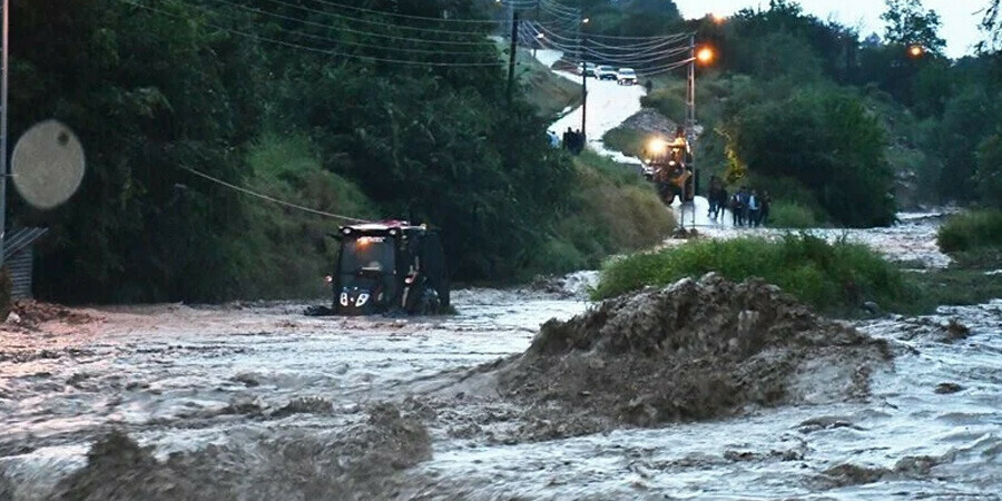 Samsun’un Vezirköprü ilçesinde sağanak sele neden oldu