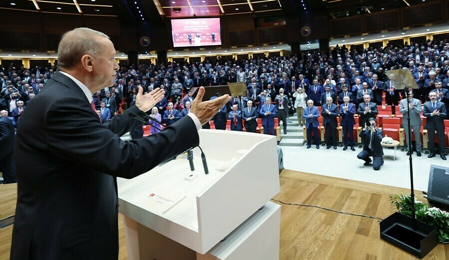 Cumhurbaşkanı Erdoğan: Millet, kumar masasına tekmeyi vurarak devirmiştir Cumhurbaşkanı Erdoğan: Millet, kumar masasına tekmeyi vurarak devirmiştir