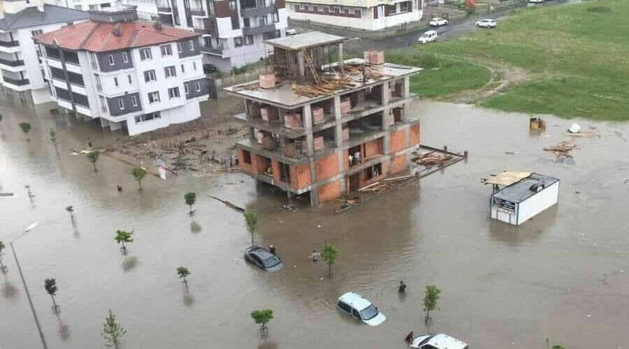 Çorlulu gençlerden belediyeye ilginç protesto!