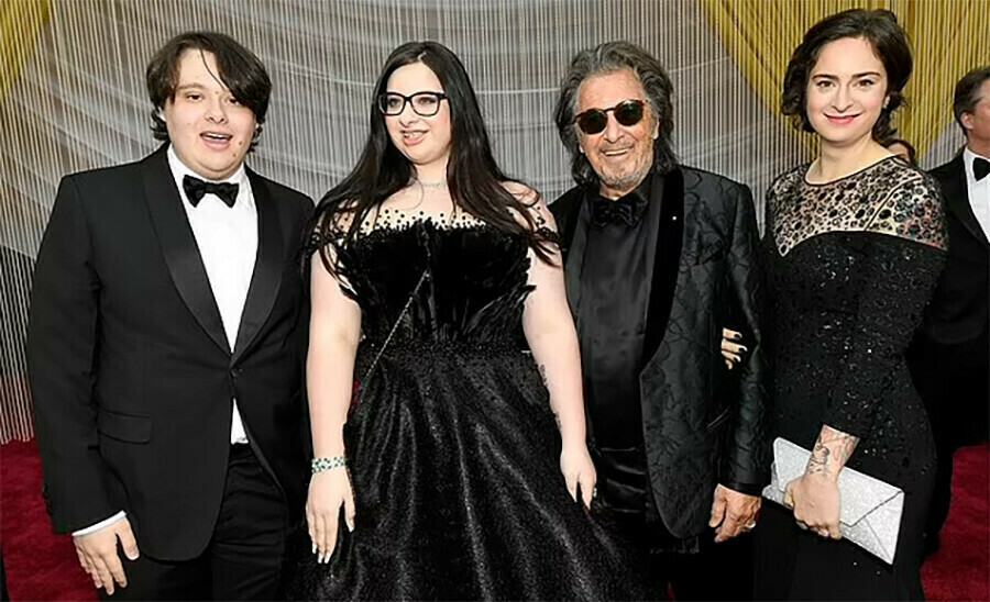 Efsane oyuncu Al Pacino 83 yaşında 4’ncü kez baba oluyor Efsane oyuncu Al Pacino 83 yaşında 4’ncü kez baba oluyor