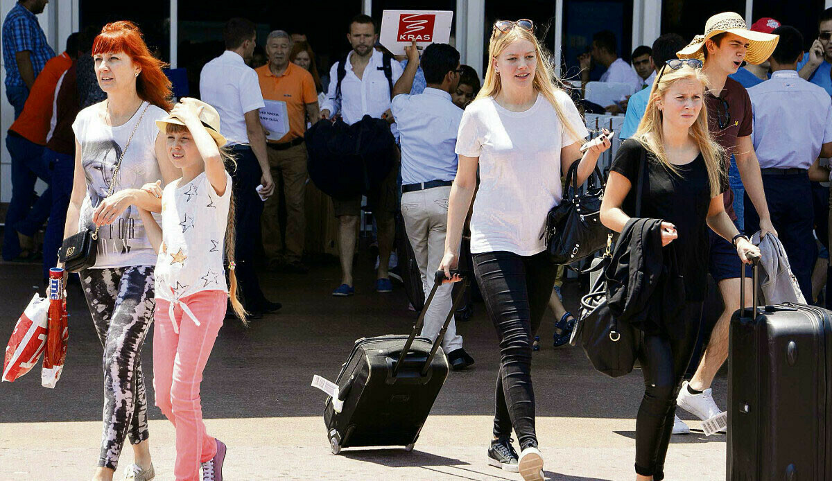 Ruslar Türkiye&#039;ye akın akın geliyor