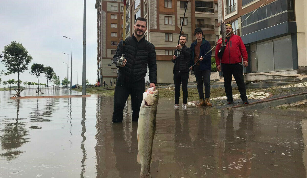 Çorlulu gençlerden belediyeye ilginç protesto!