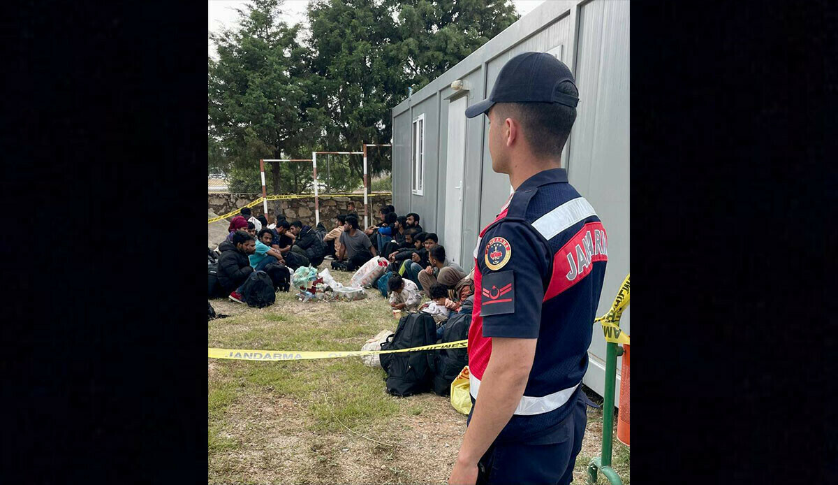 Didim'de 34 düzensiz göçmen yakalandı Didim'de 34 düzensiz göçmen yakalandı