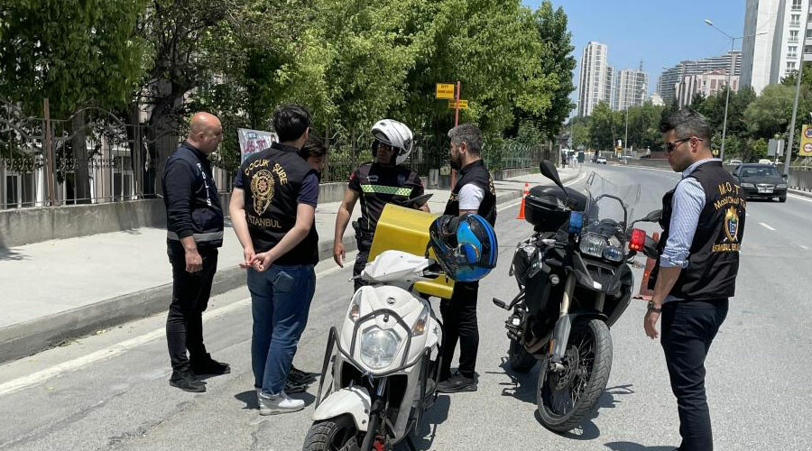 Kaçarken yakalandı, ceza kesti diye polise teşekkür etti: Allah razı olsun yakaladı