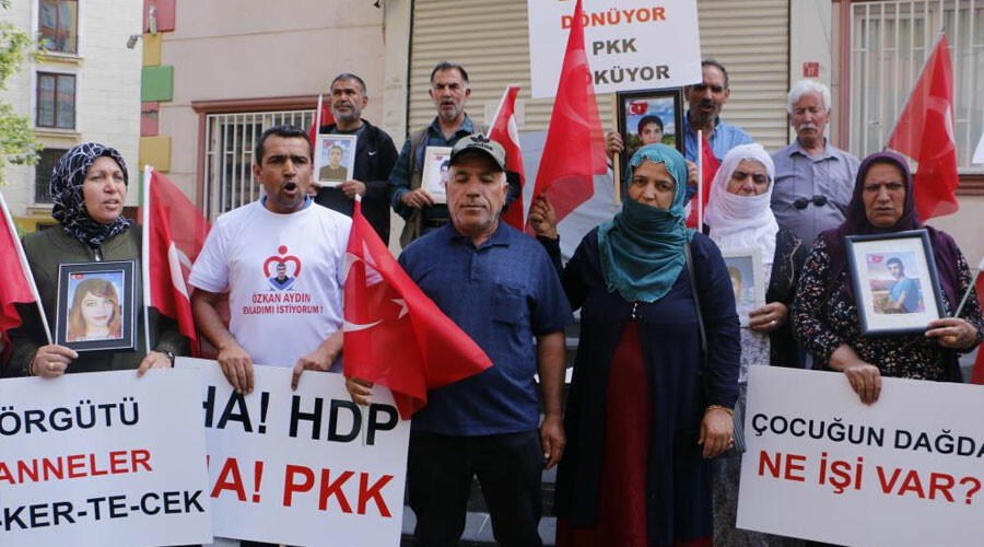 Diyarbakır annelerinden bir güzel haber daha: Evlat nöbetinde 42. aile çocuklarına kavuştu  Diyarbakır annelerinden bir güzel haber daha: Evlat nöbetinde 42. aile çocuklarına kavuştu