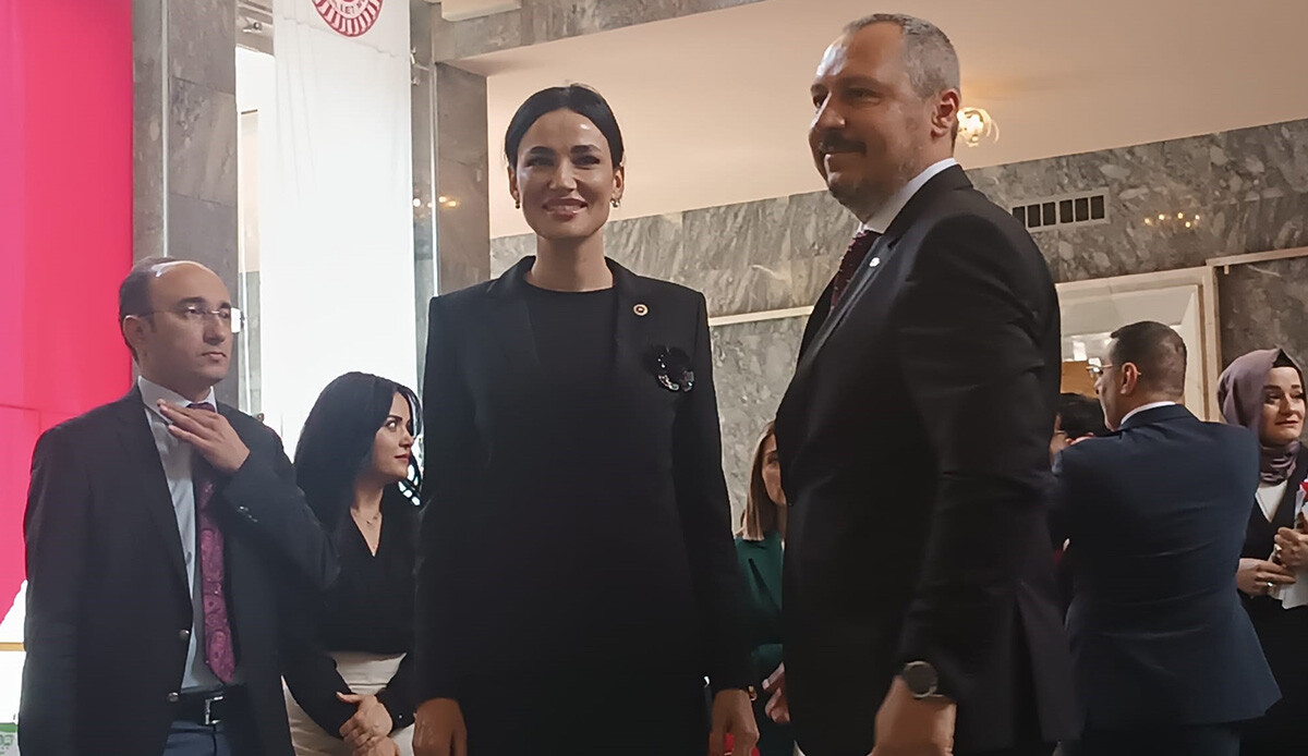 2006 Türkiye güzeli Seda Sarıbaş milletvekilliği kaydını yaptırdı