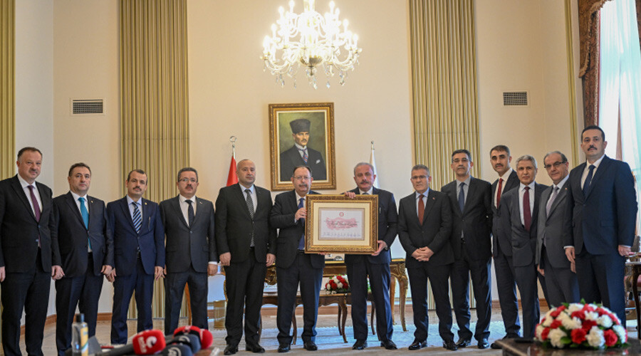 Son dakika: Cumhurbaşkanı Erdoğan'ın mazbatası teslim edildi