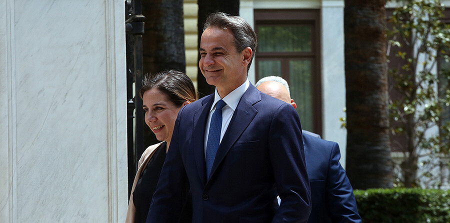 Eski Yunanistan Başbakanı Kiryakos Miçotakis korona oldu