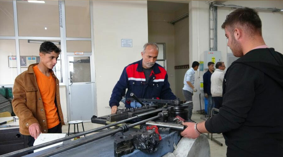 Fabrika değil okul…. Öğrenirken kazanıyorlar: 6 ayda 4 milyon 500 bin lira ciro yaptılar!