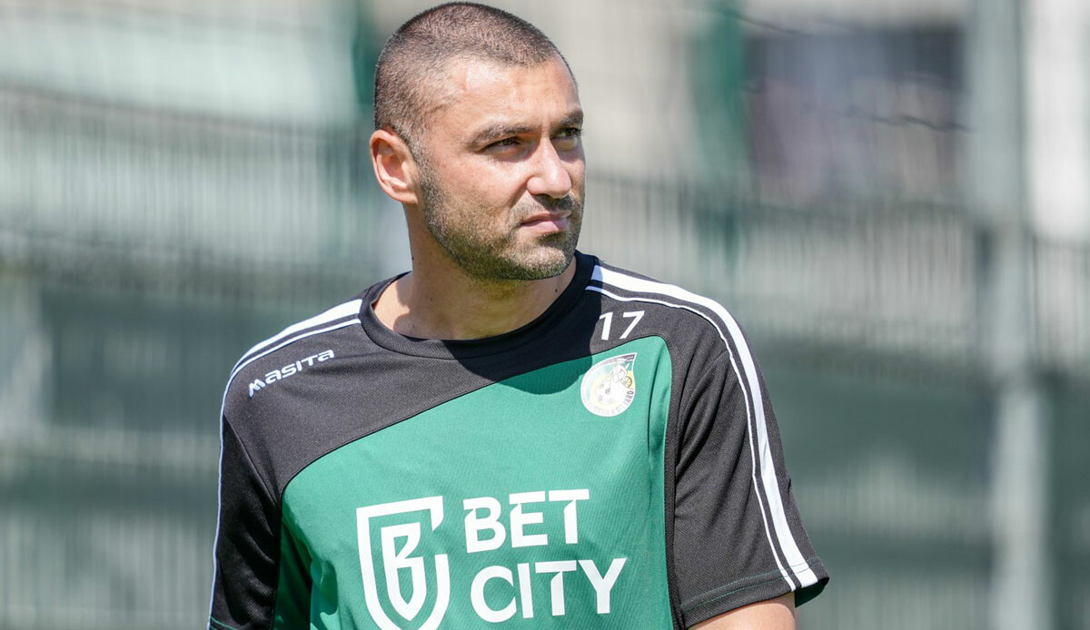 Burak Yılmaz'dan sürpriz imza! Türkiye'ye antrenör olarak dönüyor Burak Yılmaz'dan sürpriz imza! Türkiye'ye antrenör olarak dönüyor