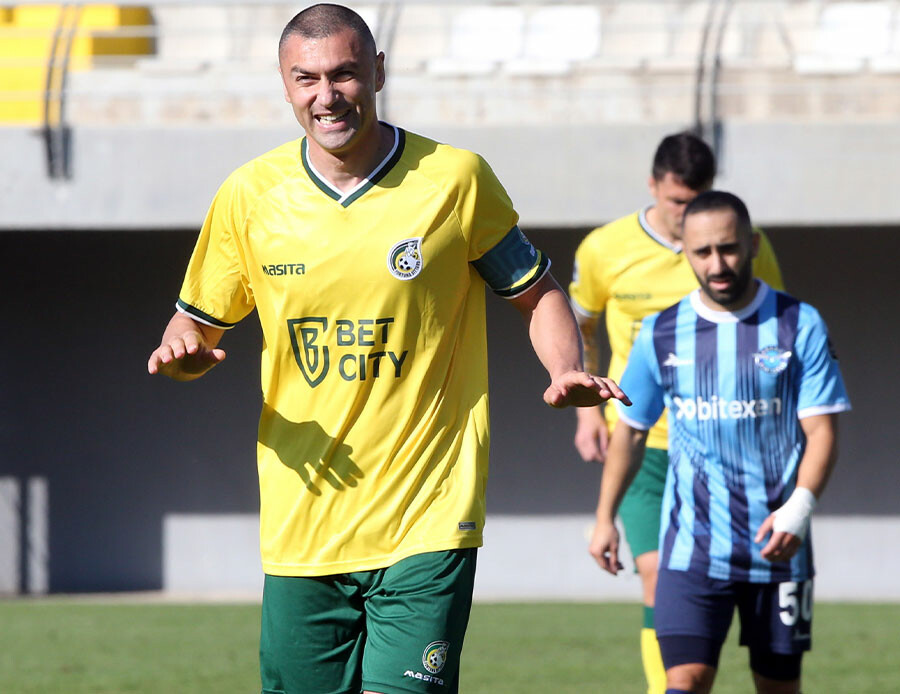 Burak Yılmaz'dan sürpriz imza! Türkiye'ye antrenör olarak dönüyor