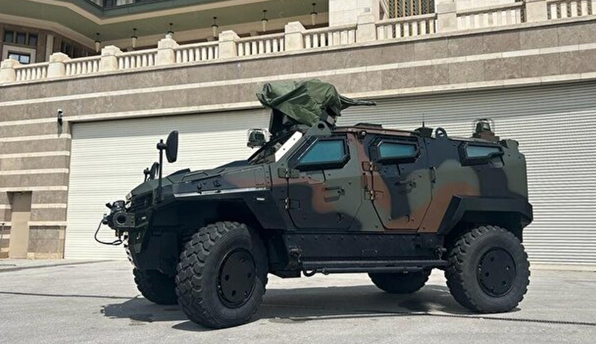 Külliye'nin 'parlayan yıldızı'! Türk zırhlısı YÖRÜK 4x4 ilk görevine Cumhurbaşkanlığında başladı Külliye'nin 'parlayan yıldızı'! Türk zırhlısı YÖRÜK 4x4 ilk görevine Cumhurbaşkanlığında başladı