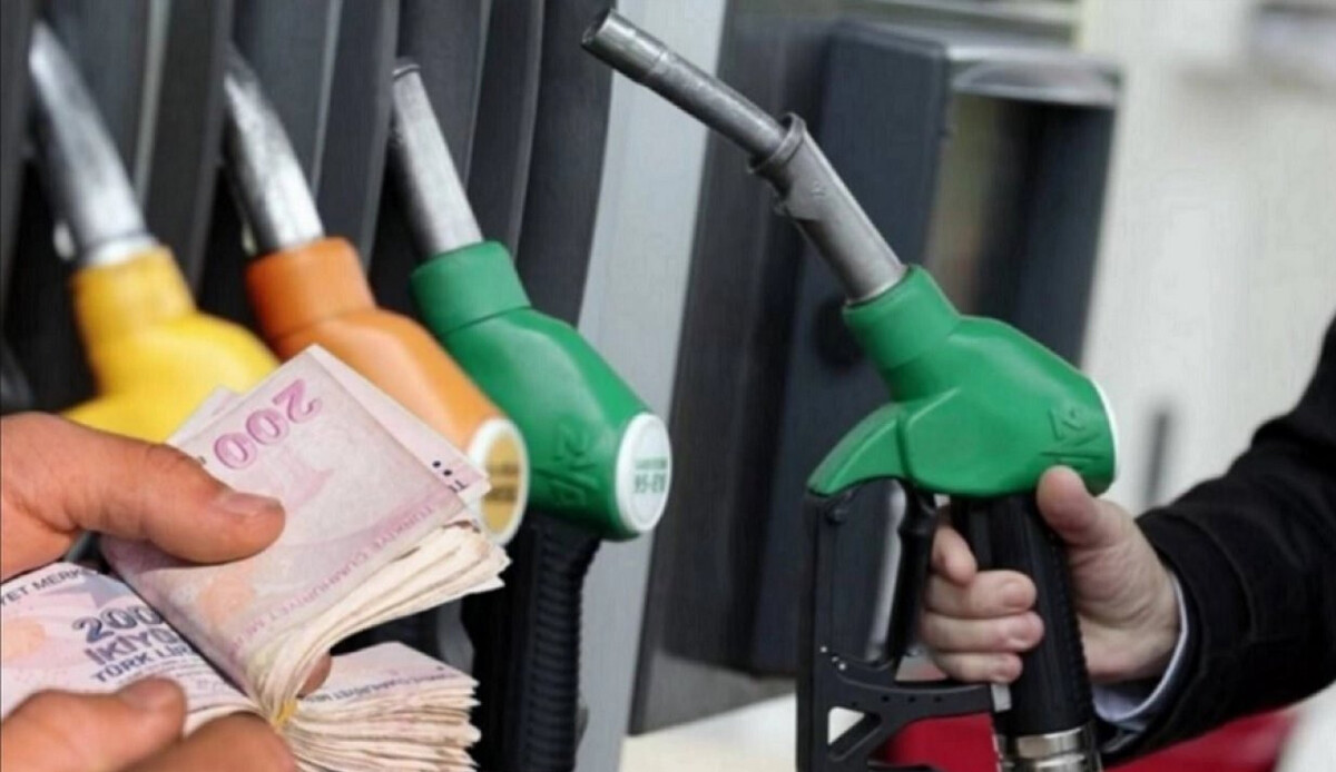 Akaryakıt fiyatları yüzleri güldürecek: Bu kez zam değil, indirim geliyor! Yeniden 10 TL'nin altına düşecek Akaryakıt fiyatları yüzleri güldürecek: Bu kez zam değil, indirim geliyor! Yeniden 10 TL'nin altına düşecek