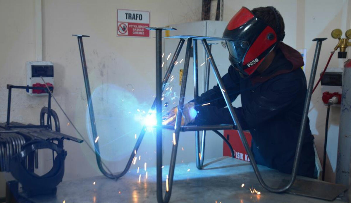 Fabrika değil okul…. Öğrenirken kazanıyorlar: 6 ayda 4 milyon 500 bin lira ciro yaptılar! Fabrika değil okul…. Öğrenirken kazanıyorlar: 6 ayda 4 milyon 500 bin lira ciro yaptılar!