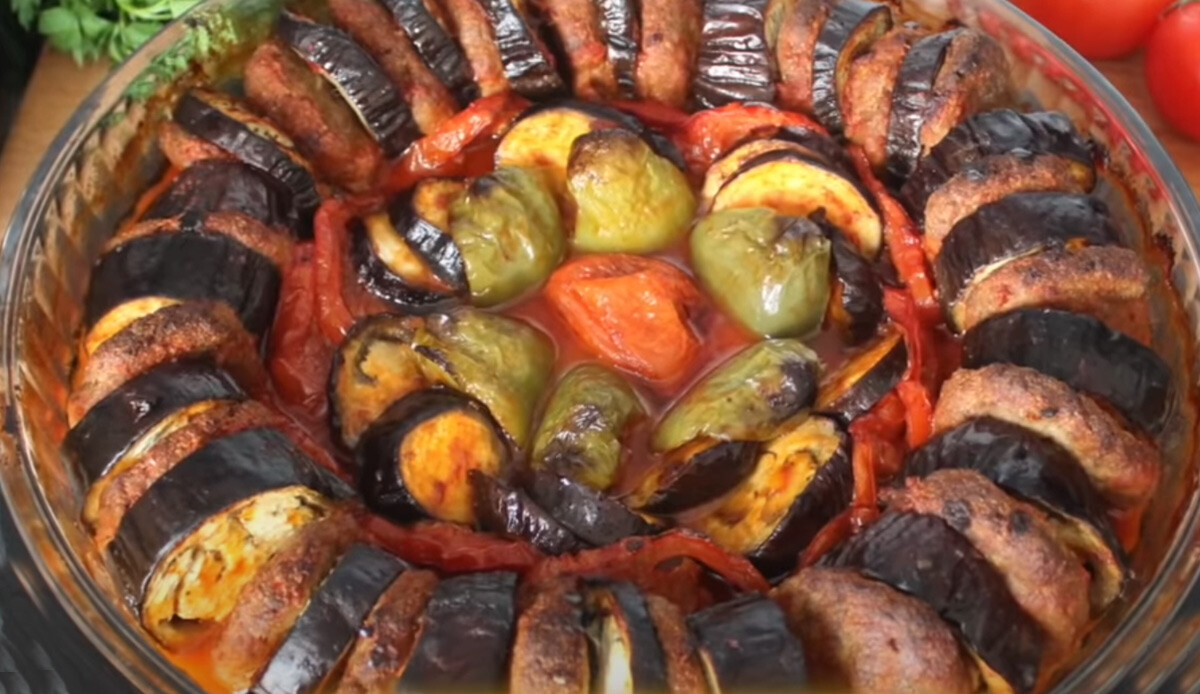 Patlıcan kebabının çok daha lezzetli olmasını sağlayan tüyo! Patlıcanlar asla kararmıyor Patlıcan kebabının çok daha lezzetli olmasını sağlayan tüyo! Patlıcanlar asla kararmıyor