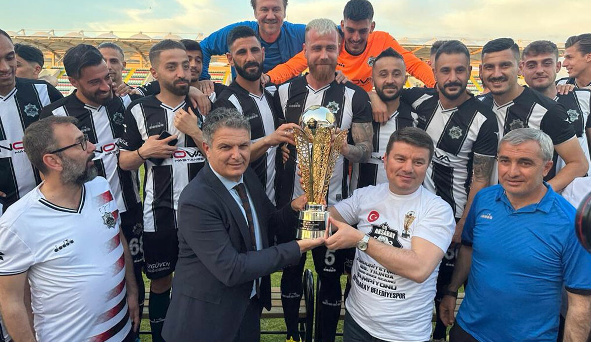 Türk futbolunda ilginç olay! "Şampiyonluk kupası çalındı" sözleriyle Galatasaray'a çağrıda bulundular Türk futbolunda ilginç olay! "Şampiyonluk kupası çalındı" sözleriyle Galatasaray'a çağrıda bulundular
