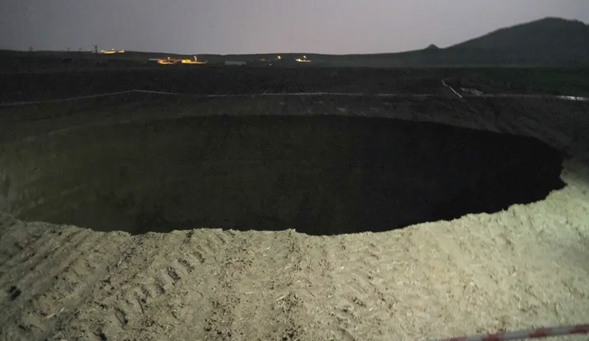 Konya'da yer yarıldı! 25 metre çapında ve 15 metre derinliğinde Konya'da yer yarıldı! 25 metre çapında ve 15 metre derinliğinde