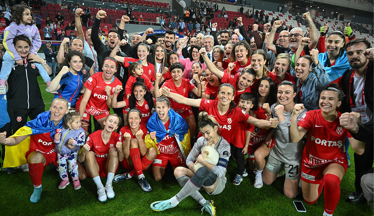 Fenerbahçe son dakikada şampiyonluğu kaçırdı! Kupayı Ankara Büyükşehir Belediyesi Fomget kazandı Fenerbahçe son dakikada şampiyonluğu kaçırdı! Kupayı Ankara Büyükşehir Belediyesi Fomget kazandı