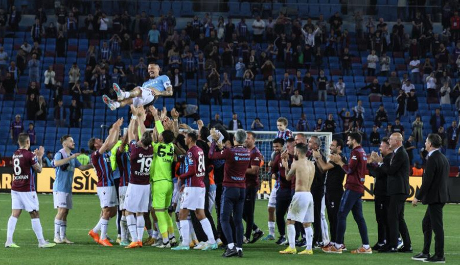Trabzonspor efsanesi "Grande" Marek Hamsik gözyaşlarıyla ve golle veda etti Trabzonspor efsanesi "Grande" Marek Hamsik gözyaşlarıyla ve golle veda etti