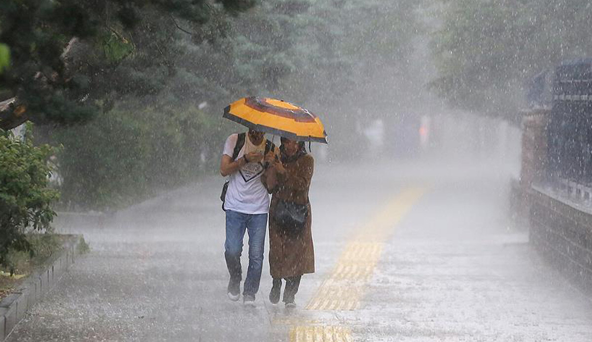 Meteoroloji&#039;den 30 il için kuvvetli sağanak ve fırtına uyarısı