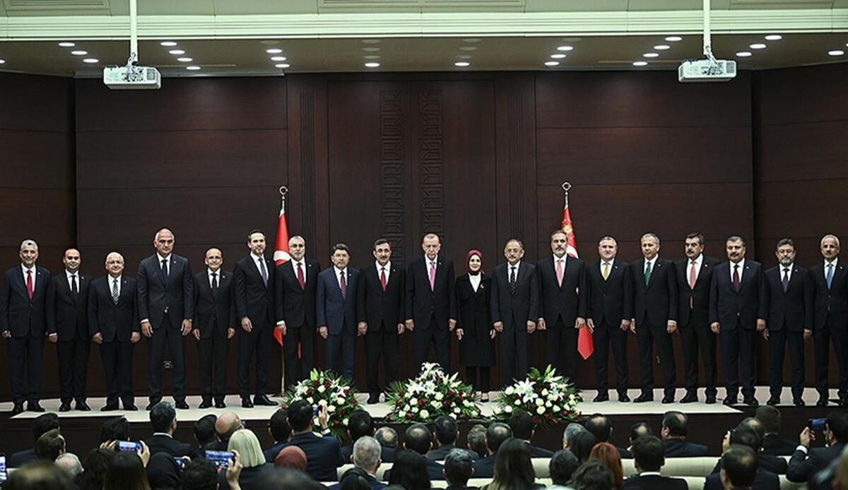 Son dakika: 'Türkiye Yüzyılı'nın ilk bakanları belli oldu: Cumhurbaşkanı Erdoğan yeni Kabineyi duyurdu