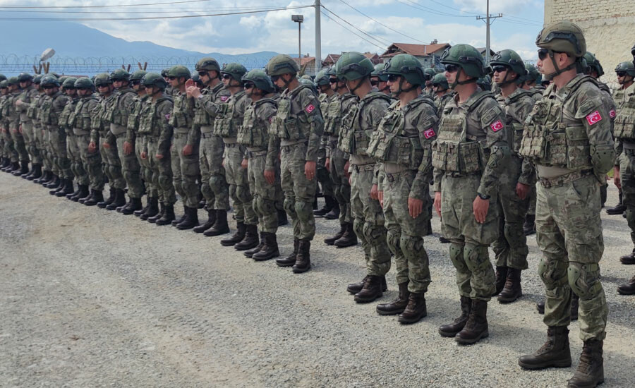 NATO talep etti! Türk komandolar Kosova'ya ayak bastı