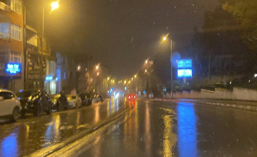 Sağanak su baskınına yol açtı