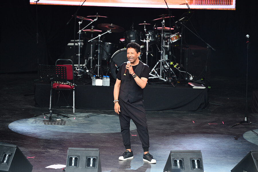 90'lı yıllara damga vuran şarkıcılar, Bursa'da konser verdi