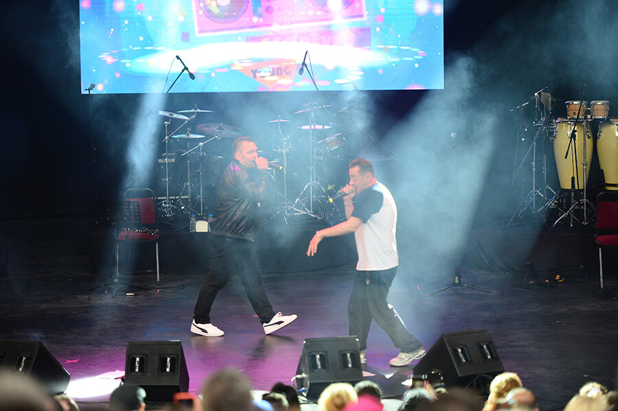 90'lı yıllara damga vuran şarkıcılar, Bursa'da konser verdi