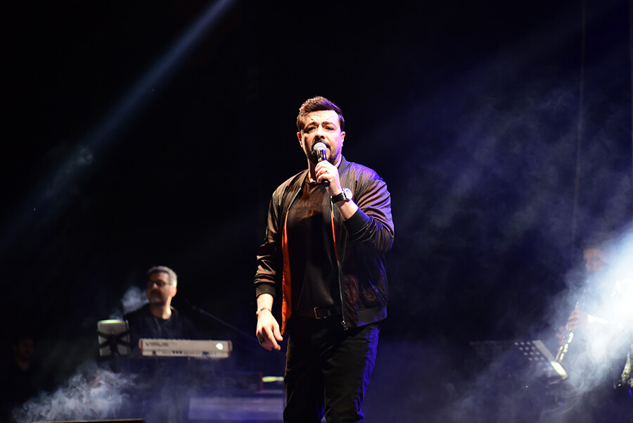90'lı yıllara damga vuran şarkıcılar, Bursa'da konser verdi