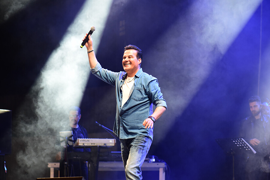 90'lı yıllara damga vuran şarkıcılar, Bursa'da konser verdi