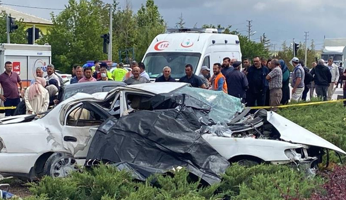 Aksaray'da 2 otomobil birbirine girdi!  Korkunç kazada 3 kişi öldü, 2 kişi yaralandı