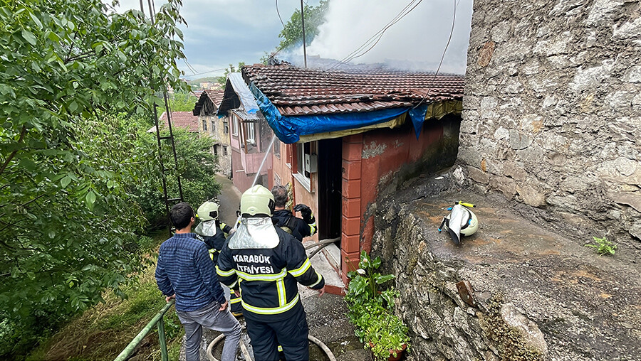 Kayınpederi ile geçinemeyen damat dehşet saçtı! Çok sayıda ekip olay yerinde