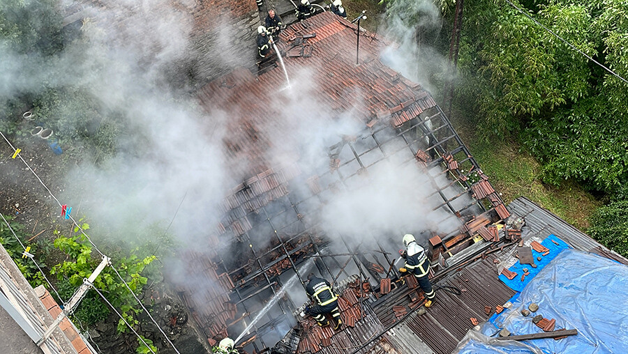 Kayınpederi ile geçinemeyen damat dehşet saçtı! Çok sayıda ekip olay yerinde