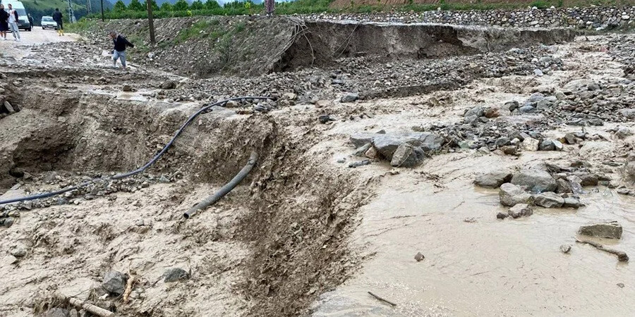 Amasya’da şiddetli yağış sele neden oldu! Kaybolan 2 kişinin kimliği belli oldu Amasya’da şiddetli yağış sele neden oldu! Kaybolan 2 kişinin kimliği belli oldu