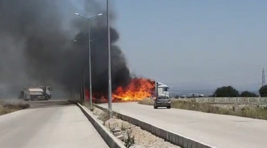Çanakkale’de korku dolu anlar: Tır alev alev yandı Çanakkale’de korku dolu anlar: Tır alev alev yandı