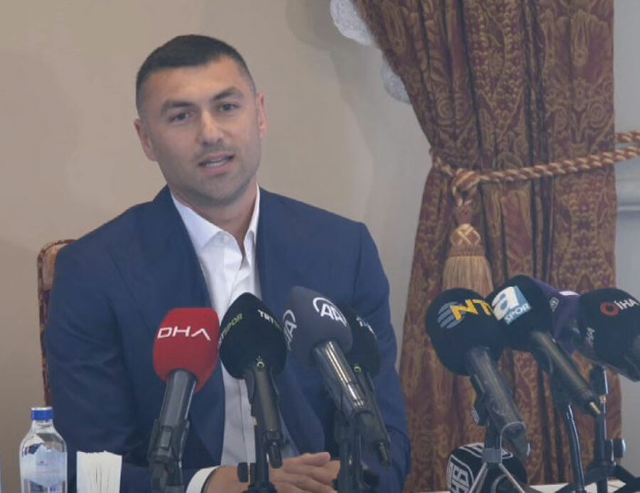 Burak Yılmaz futbolu bıraktığını açıkladı! Çarpıcı sözleri çok konuşulacak